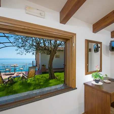 Il Nespolo Bed & Breakfast Furore