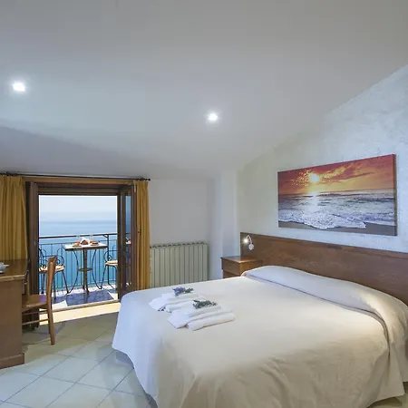 Il Nespolo 4*