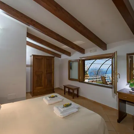 Il Nespolo Bed & Breakfast