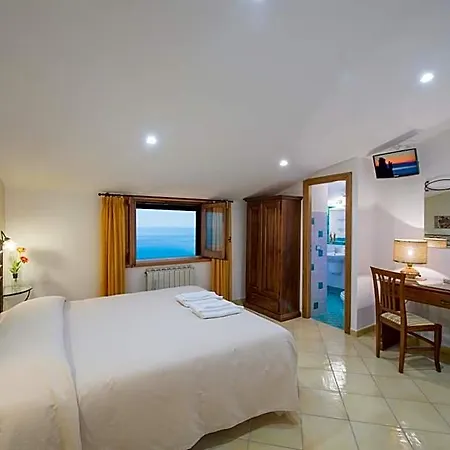 Il Nespolo 4* فوروري
