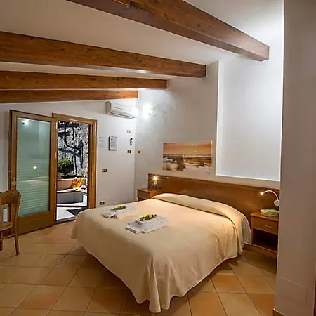 Il Nespolo Bed & Breakfast