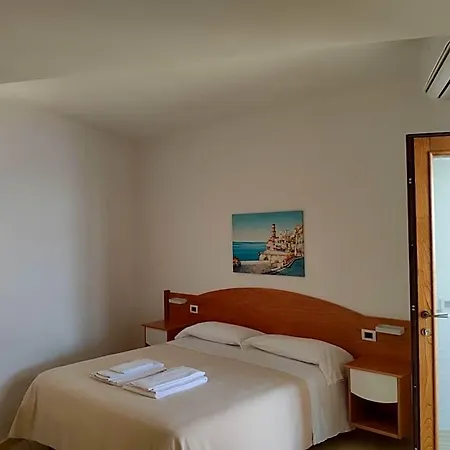 Il Nespolo Bed & Breakfast 4*