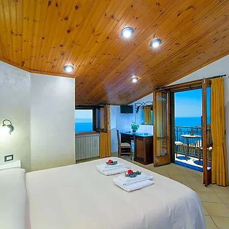 Il Nespolo 4*